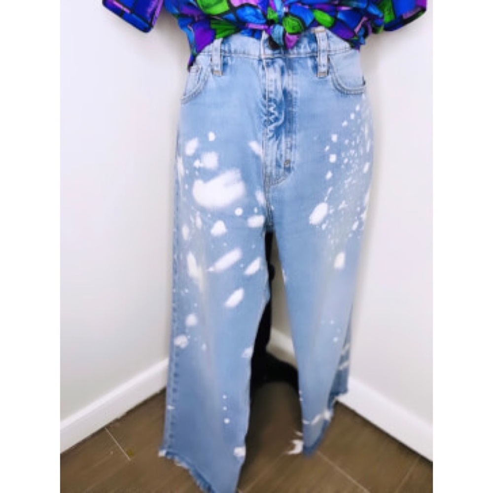 Raw Hem Cropped Levis Jeans Size 34